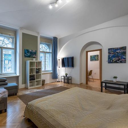 Spacious 3 Bedroom Apartment In The Heart Of Prag Eksteriør billede