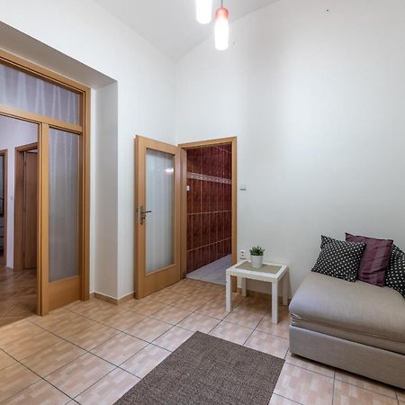 Spacious 3 Bedroom Apartment In The Heart Of Prag Eksteriør billede