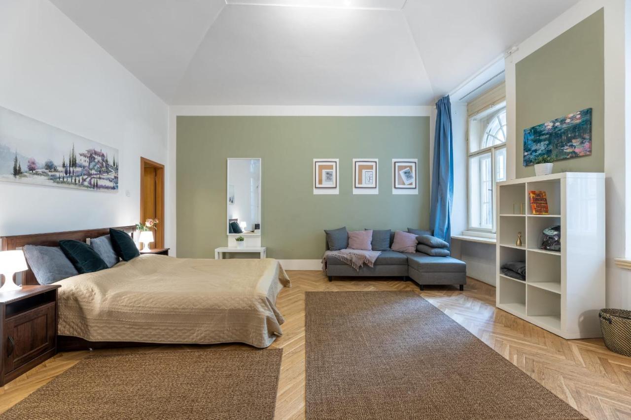 Spacious 3 Bedroom Apartment In The Heart Of Prag Eksteriør billede