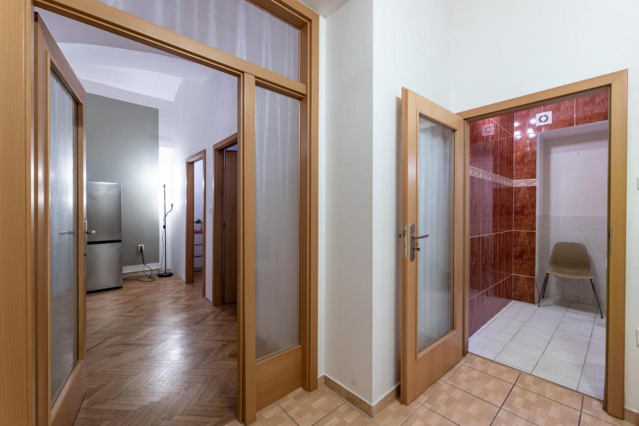 Spacious 3 Bedroom Apartment In The Heart Of Prag Eksteriør billede